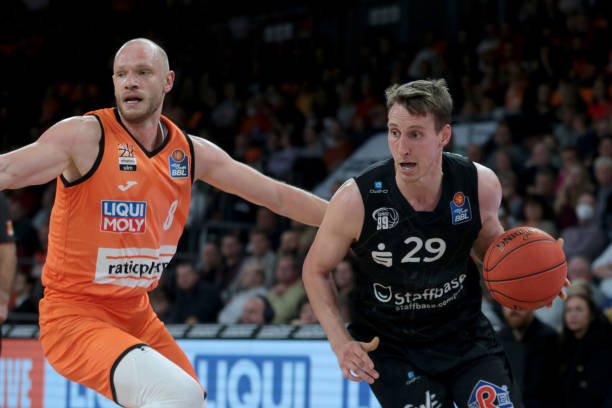 前场压迫以 前场压迫以